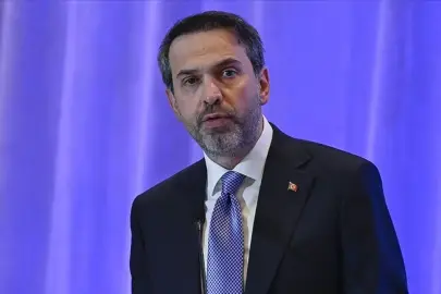 Bakan Bayraktar'dan 2035 hedefi: Güneş ve rüzgarda 120 bin megavat kurulu güç