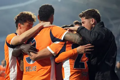 Başakşehir, Kasımpaşa'da 3 golle kazandı! Selke, Fenerbahçe maçında yok..