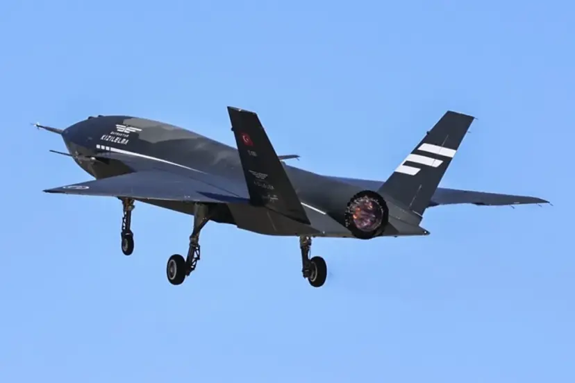Bayraktar KIZILELMA'dan bir ilk: Görüş ötesi füzeyle jet hedefi vurdu