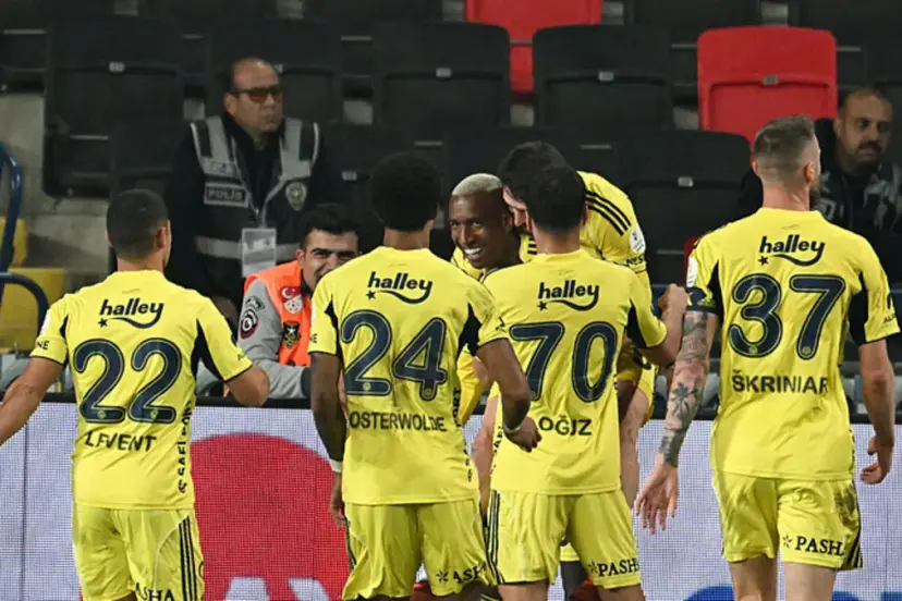CANLI | Fenerbahçe, Çaykur Rizespor deplasmanında! Tedesco'nun 11 tercihi belli oldu...