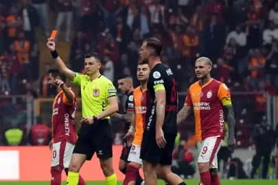 Galatasaray'dan çarpıcı VAR tepkisi! Kırmızı kart ve penaltı pozisyonu...