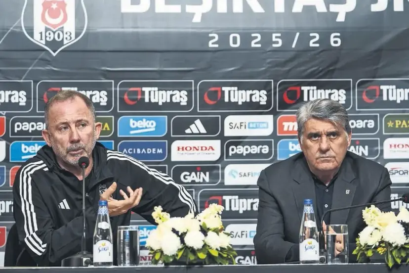 Ne seçim var ne de istifa!