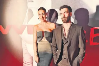 Yeni albümün ilk şarkısını tanıttı