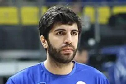 Anadolu Efes'te Burak Can Yıldızlı en az bir ay sahalardan uzak kalacak