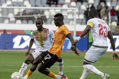 El Bilal Toure penaltı kaçırdı! Mali, 90+2’de takıldı