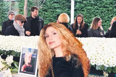 En sevdiği çiçekle uğurlandı