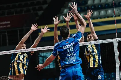 Halkbank, Fenerbahçe Medicana'ya set vermedi