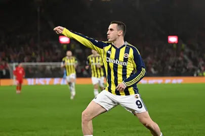 Kerem Aktürkoğlu’ndan tarihi performans