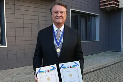 Beşiktaş'ın eski başkanı Hasan Arat'a Kosova'da Onur Nişanı!