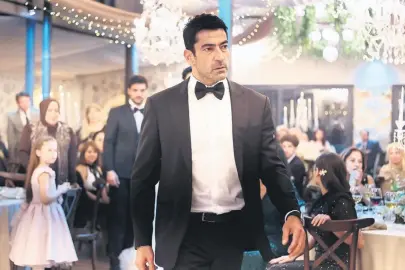 Kenan İmirzalıoğlu yeni dizisini ve rolünü anlattı:  Merak duygusu yüksek bir aile dramı