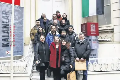 Konser sonrası Filistin sergisini gezdiler