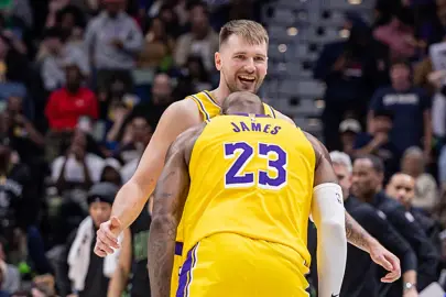 LeBron ile Doncic 30'ar sayı attı, Lakers kazandı!