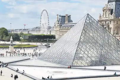 Louvre Müzesi’nde Avrupalı olmayana bilet 2 misli