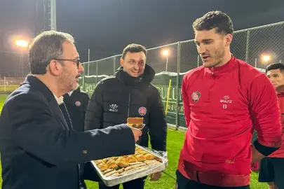 Mehmet Muharrem Kasapoğlu’ndan Fatih Karagümrük’e ziyaret!