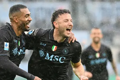 Napoli, Lazio deplasmanında 2 golle galip!