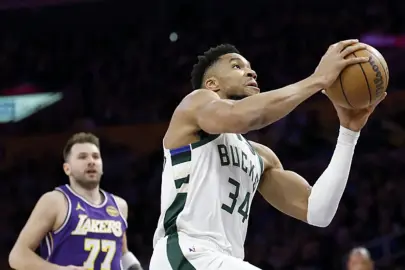 NBA'de Bucks, Lakers deplasmanında Antetokounmpo ile kazandı