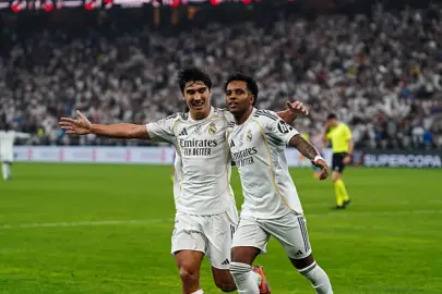 Real Madrid, Atletico Madrid'i 2 golle geçti!