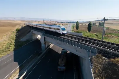 Yerli ve milli demir yolu taşıtlarının üretimi için yatırımlar katlandı