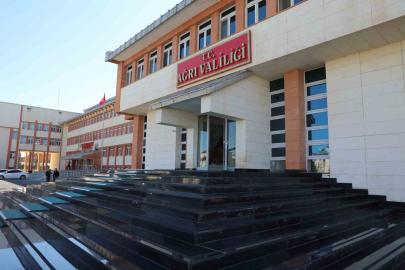 Ağrı’da kar yağışı nedeniyle köy okulları ve taşımalı eğitime ara