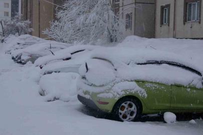 Bitlis’te kar yağışı: 62 köy yolu ulaşıma kapandı