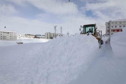 Bitlis’te yoğun karla mücadele çalışması