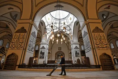 Bursa'da Ulu Camii Ramazan teravihlerine hazır