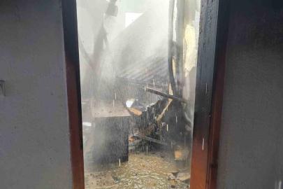 Çaldıran’da ev yangını