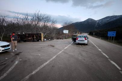 Eğirdir'de iki araç çarpıştı: 5 yaralı