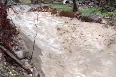 Eğirdir'de sağanak dereleri taşırdı
