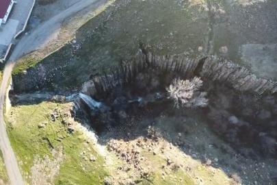 Elazığ’da 40 metre yükseklikten dökülen şelale keşfedilmeyi bekliyor