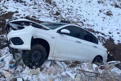 Elazığ’da otomobil şarampole uçtu: 2 yaralı