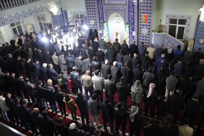 Gaziantep'te ilk teravih coşku ve heyecanla kılındı