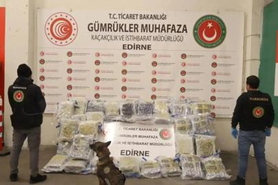 Gümrüklerde uyuşturucu operasyonu: 886 kilo esrar, 200 kilo metamfetamin ele geçirildi
