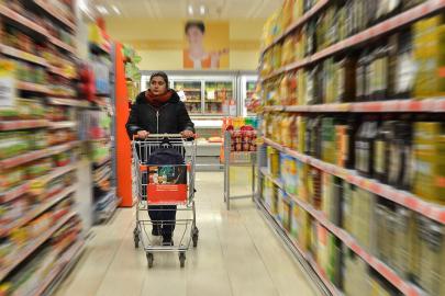 Güven endeksi perakende ticarette arttı