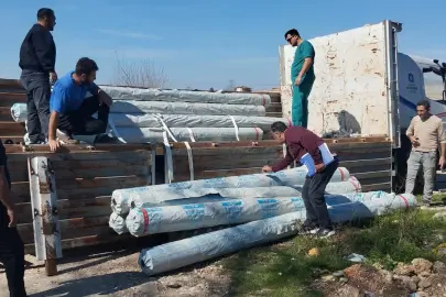 Hortumdan zarar gören üreticilere sera naylonu dağıtıldı