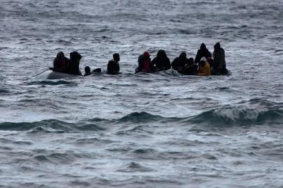 İzmir açıklarında göçmen botu battı: 3 ölü, 4 kişi kayıp