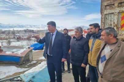 Pasinler Belediyesi’nden metruk bina yıkımı