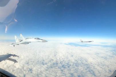 Rusya ve ABD savaş uçakları Alaska açıklarında karşı karşıya geldi