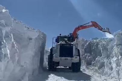 Şırnak'ta kar nedeniyle kapanan yolları açıldı
