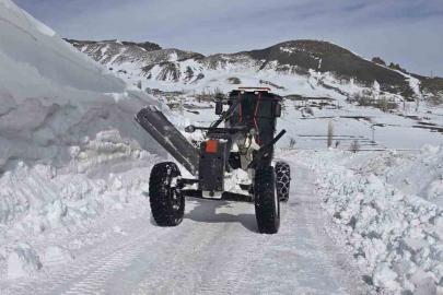 Son yılların en yoğun kar yağışını alan Iğdır’da karla mücadele aralıksız sürüyor