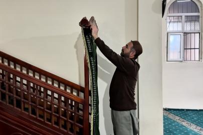 Yüksekova’da camiler Ramazan ayına hazır: İbadethaneler gül kokularıyla arındırıldı