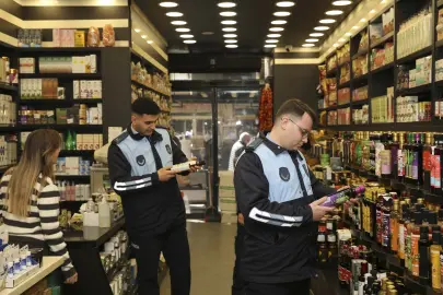 Ankara Zabıtası Ulus Hali’nde hijyen ve fiyat denetimi