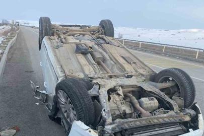 Aşkale’de trafik kazası: Otomobil takla attı, 2 kişi yaralandı