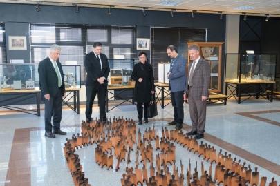 Atatürk Üniversitesi Araştırma Hastanesi Müzesi’nde anlamlı sergi: "Maske, Mesafe, Temizlik"