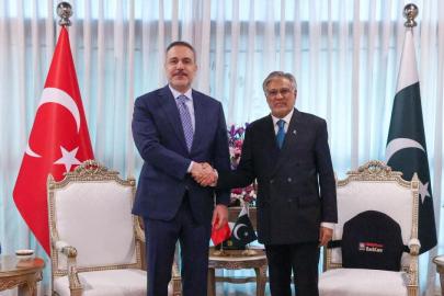 Bakan Fidan, Pakistanlı mevkidaşı Dar ile bir araya geldi