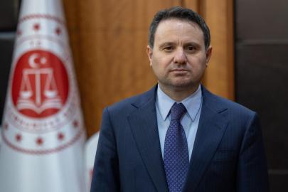 Bakan Gürlek'ten kırmızı bültenle aranan suçluların Türkiye'ye iadelerine ilişkin açıklama