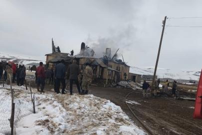 Başkale’de ev yangını