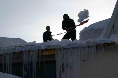 Bitlis’te soğuk hava etkisini sürdürüyor