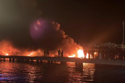 Bodrum’da marinada çıkan yangında 8 motoryat alev alev yandı