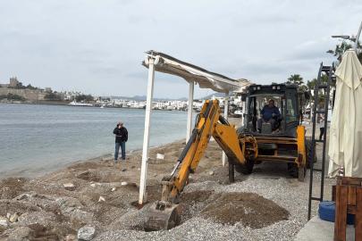 Bodrum'da sahil şeridinde kıyı kanununa aykırı yapılar tahliye ediliyor